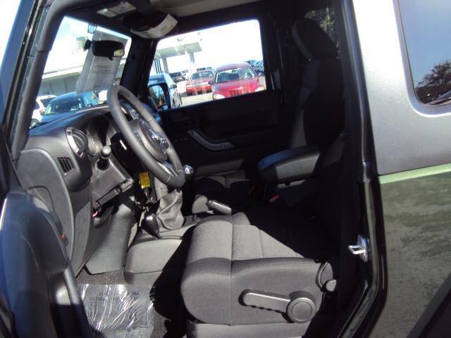 Jeep Wrangler 2011 photo 3