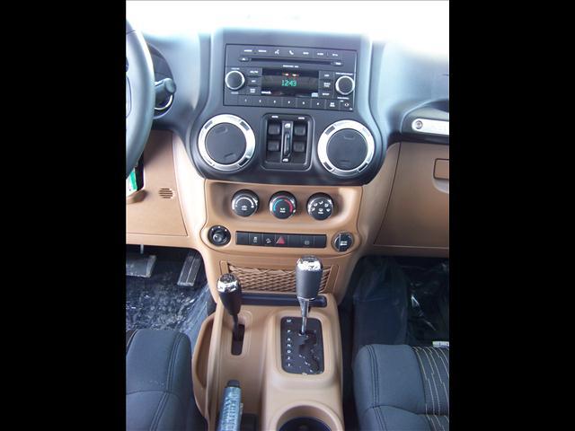 Jeep Wrangler 2011 photo 4