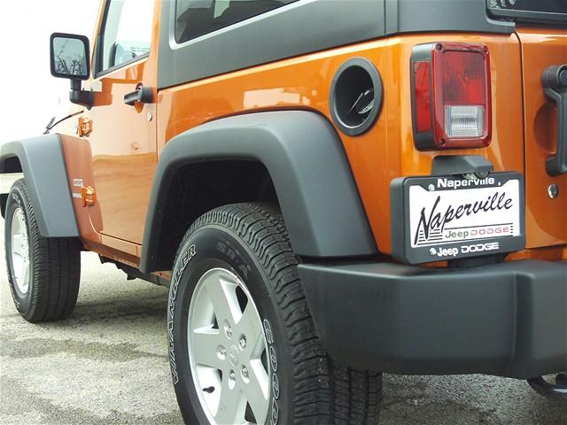 Jeep Wrangler 2011 photo 2