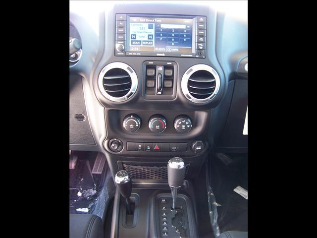 Jeep Wrangler 2011 photo 4