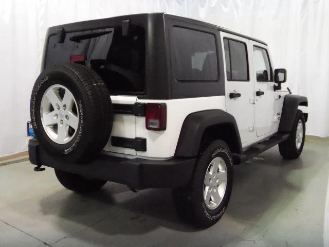 Jeep Wrangler 2011 photo 2