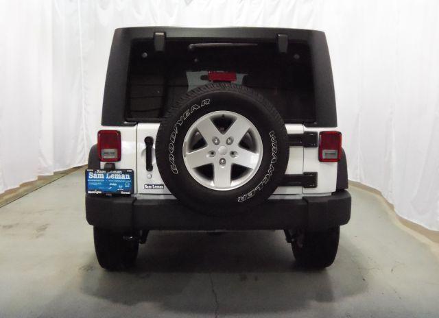 Jeep Wrangler 2011 photo 4