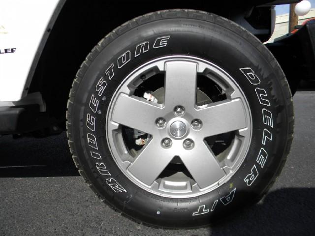 Jeep Wrangler 2011 photo 2