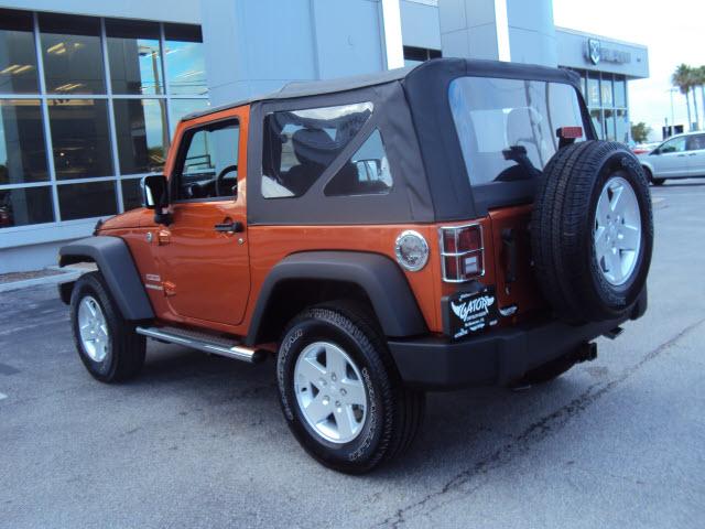 Jeep Wrangler 2011 photo 4
