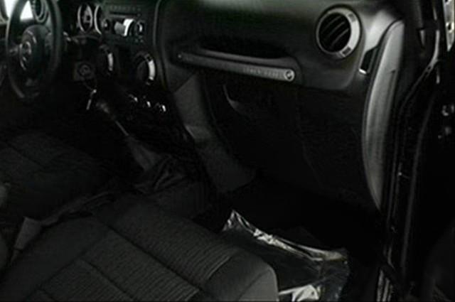 Jeep Wrangler 2011 photo 1