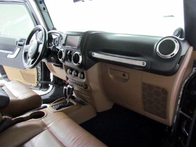 Jeep Wrangler 2011 photo 2
