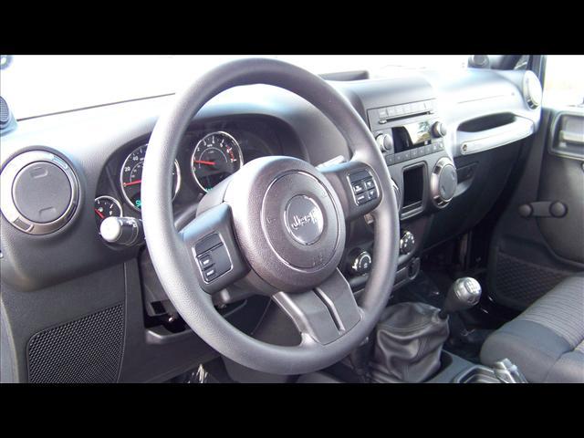 Jeep Wrangler 2011 photo 4