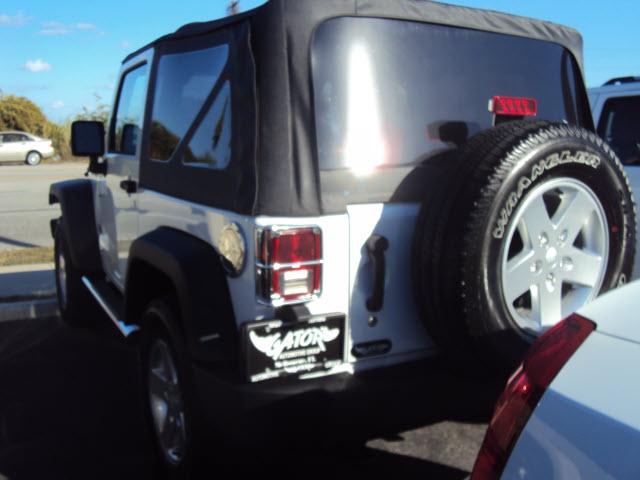 Jeep Wrangler 2011 photo 2