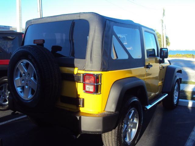 Jeep Wrangler 2011 photo 1