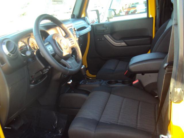 Jeep Wrangler 2011 photo 2