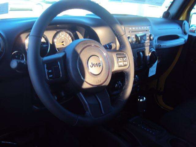 Jeep Wrangler 2011 photo 3