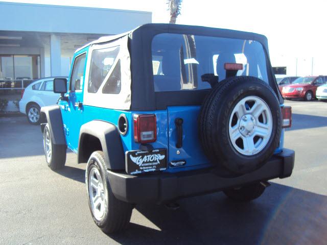 Jeep Wrangler 2011 photo 2