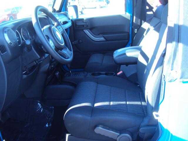 Jeep Wrangler 2011 photo 3