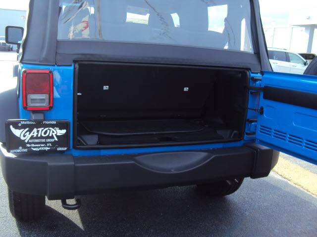 Jeep Wrangler 2011 photo 3