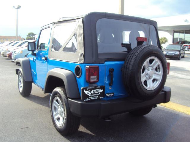 Jeep Wrangler 2011 photo 4