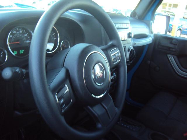Jeep Wrangler 2011 photo 4