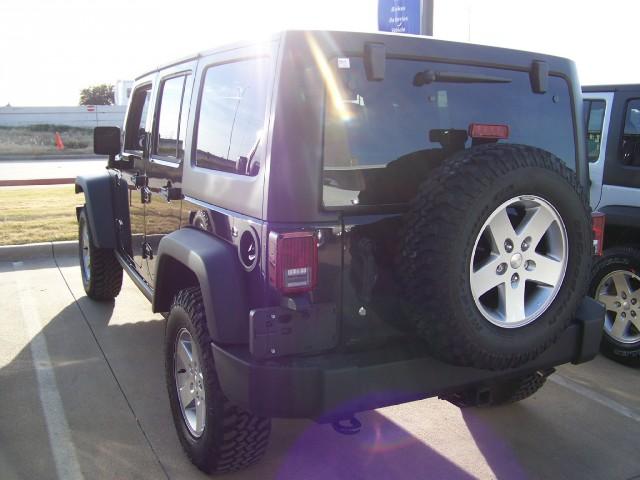 Jeep Wrangler 2011 photo 2