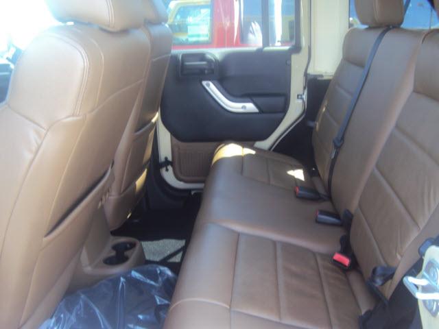 Jeep Wrangler 2011 photo 2