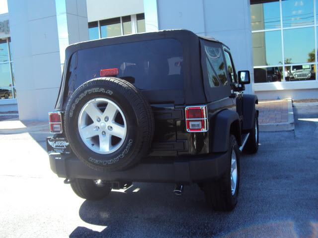 Jeep Wrangler 2011 photo 2