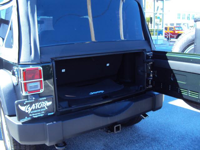 Jeep Wrangler 2011 photo 5