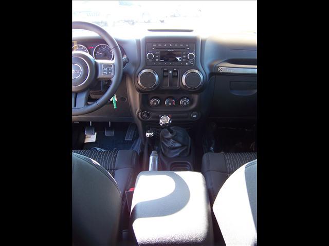 Jeep Wrangler 2011 photo 4