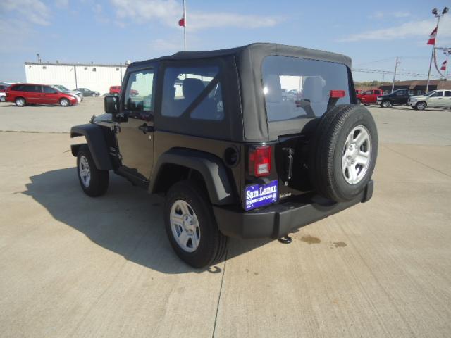 Jeep Wrangler 2011 photo 2
