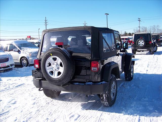 Jeep Wrangler 2011 photo 2