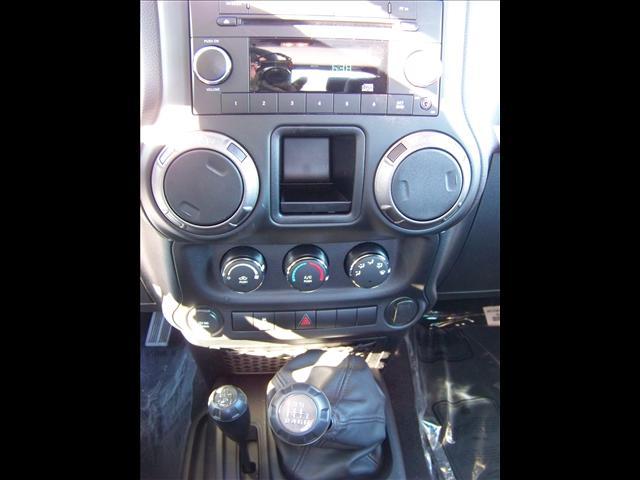 Jeep Wrangler 2011 photo 4