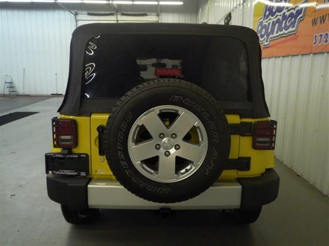 Jeep Wrangler 2011 photo 2