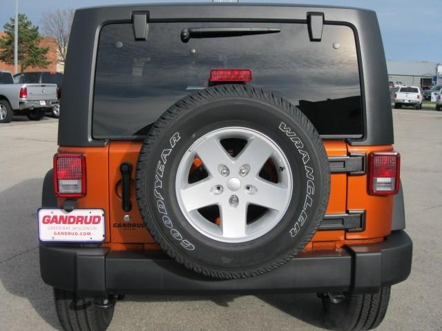Jeep Wrangler 2011 photo 4