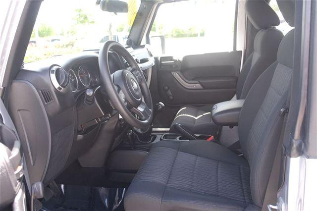 Jeep Wrangler 2011 photo 2