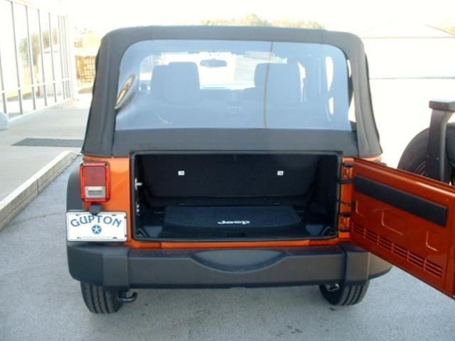 Jeep Wrangler 2011 photo 4