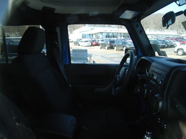 Jeep Wrangler 2011 photo 3