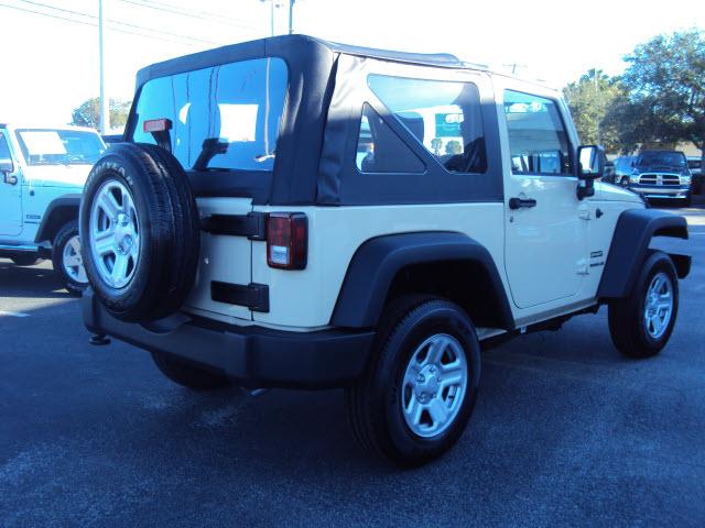 Jeep Wrangler 2011 photo 2