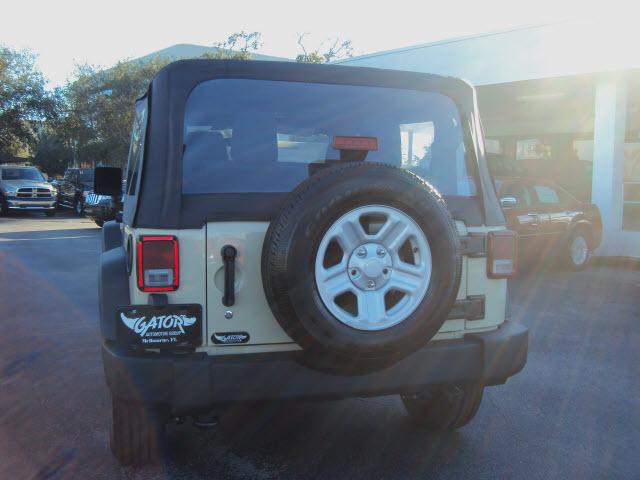 Jeep Wrangler 2011 photo 3