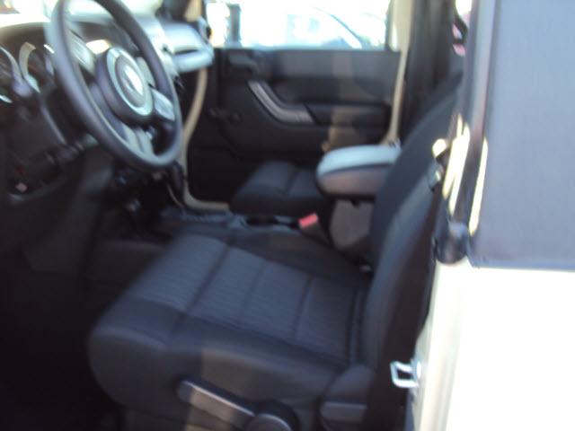 Jeep Wrangler 2011 photo 4