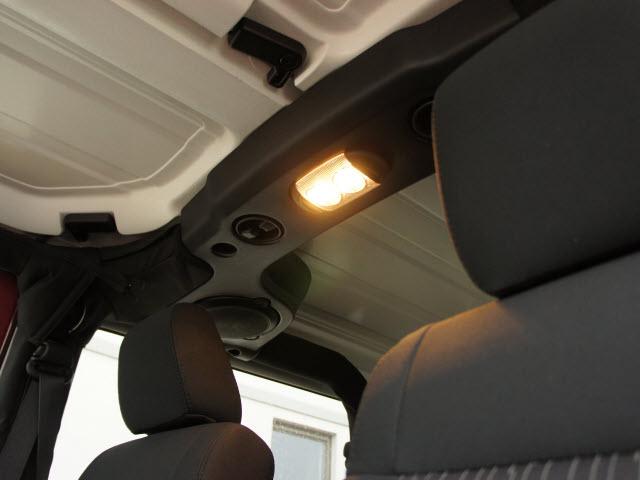 Jeep Wrangler 2012 photo 3