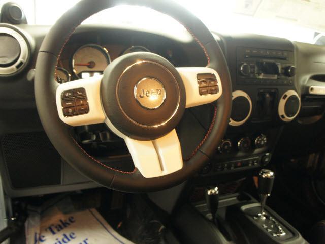 Jeep Wrangler 2012 photo 2