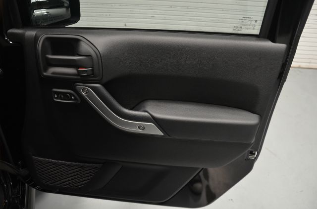 Jeep Wrangler 2013 photo 33