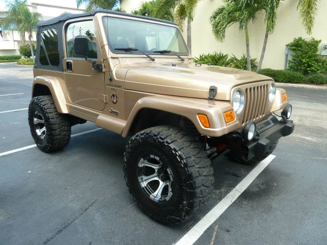 Jeep Wrangler Unlimited 3.5 SE SUV