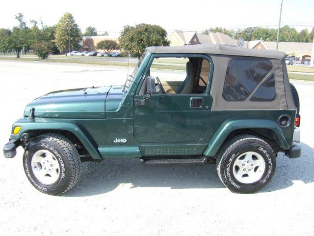 Jeep Wrangler Unlimited 3.5 SE SUV