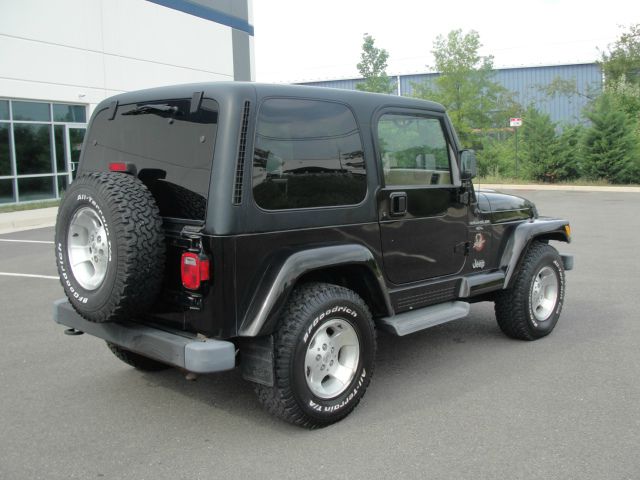 Jeep Wrangler Unlimited 3.5 SE SUV