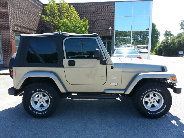 Jeep Wrangler Unlimited 3.5 SE SUV
