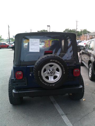 Jeep Wrangler Unlimited 2005 photo 2