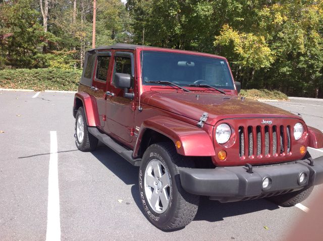 Jeep Wrangler Unlimited ALL Wheel Drive - NEW Tires Sports Car