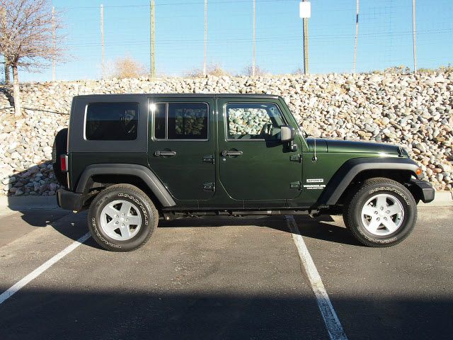 Jeep Wrangler Unlimited 2010 photo 2