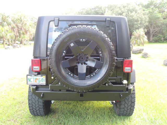 Jeep Wrangler Unlimited 2010 photo 2