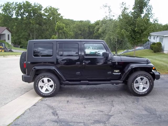 Jeep Wrangler Unlimited 2010 photo 2