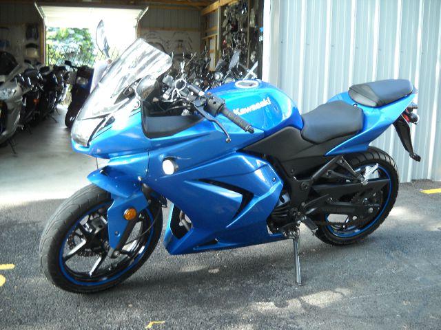 Kawasaki Ninja 250 Gl320 4matic 4dr 3.0L Bluetec 4x4 SUV Motorcycle