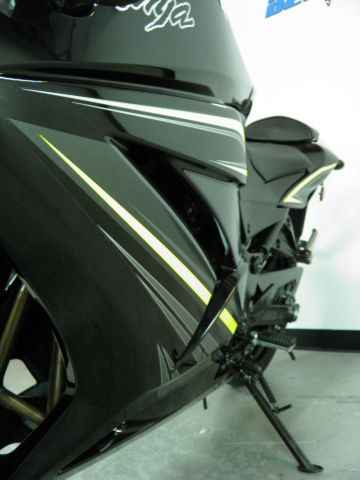 Kawasaki Ninja 250R 2012 photo 17